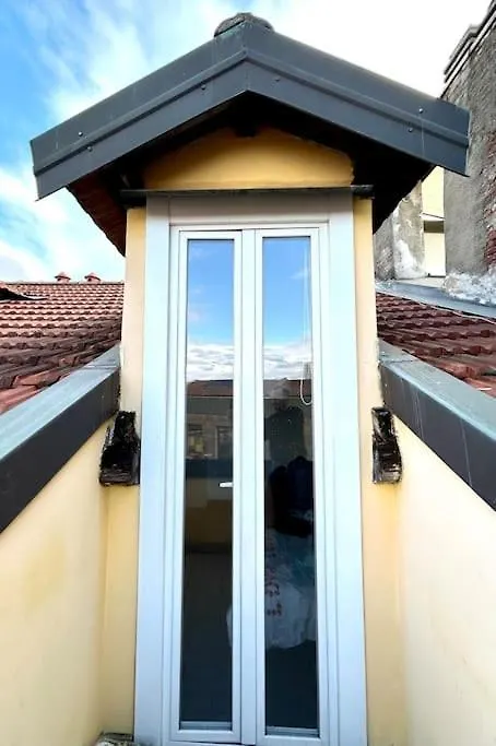 Sky-View Flat In Milan Apartment