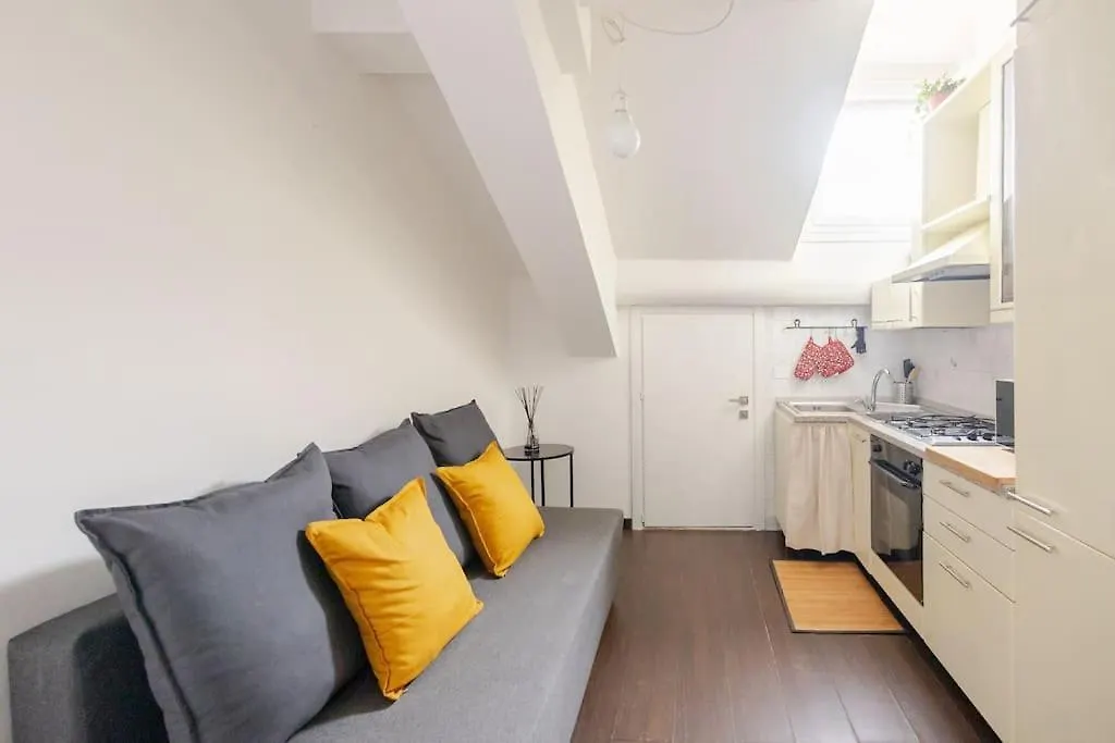 Sky-View Flat In Milan Apartment